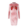 Rosa elegant velvet brodert midi kjole Rosa elegant velvet brodert midi kjole