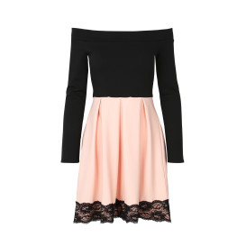 Svart/ferskenrosa elegant kjole dekorert med blonde nederst